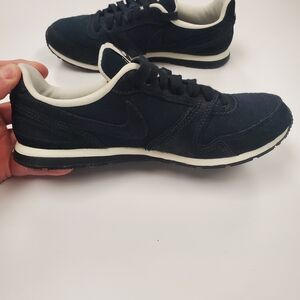 Nike Black and White Women's Sneakers